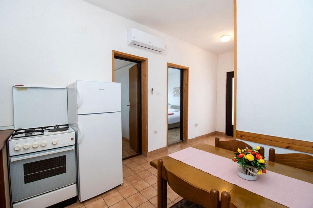 Apartments Crljenko Povljana Exterior foto